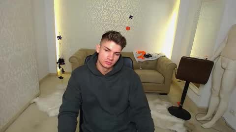 MaxKaiden online show from 10/28/25, 05:44