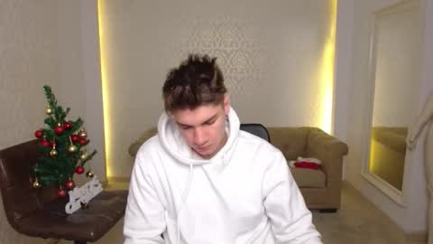 MaxKaiden online show from 12/22/25, 05:37