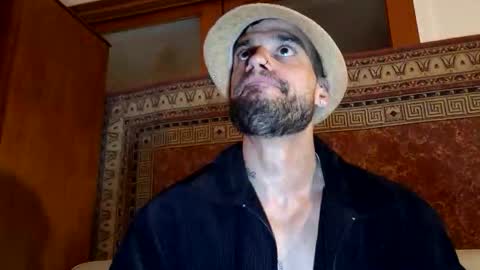 Snapshot of maxpac_rocco chatting on 09/10/25, 12:32 Luca Dominus online show from 09/10/25, 12:32