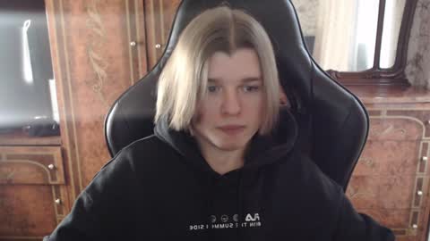 Max online show from 12/12/24, 11:29