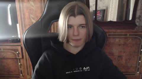 Max online show from 12/12/24, 02:33