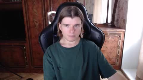 Max online show from 10/10/25, 10:14