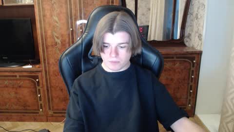 Max online show from 11/30/25, 01:15