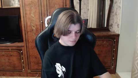 Max online show from 12/02/25, 02:23