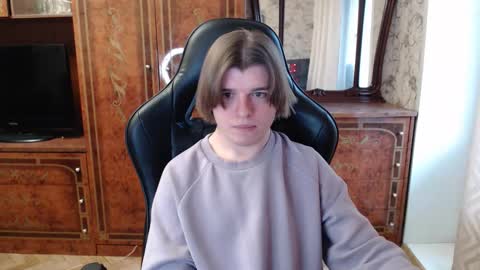 Max online show from 12/03/25, 08:23