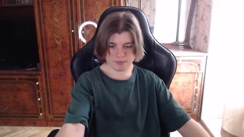 Max online show from 02/15/26, 08:24