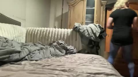 maxpowers264 online show from 12/22/25, 04:42