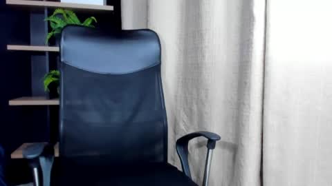 Snapshot of maxvolturi_ chatting on 05/18/26, 11:32 maxvolturi_ online show from 05/18/26, 11:32