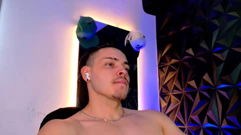 MAX online show from 11/02/25, 10:23