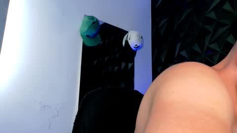 MAX online show from 11/19/25, 08:42