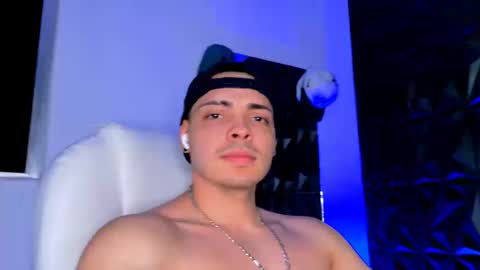 MAX online show from 12/21/25, 12:07