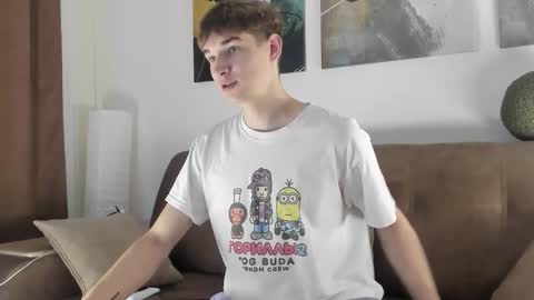 Snapshot of maxwellchik chatting on 09/19/25, 04:40 maxwellchik online show from 09/19/25, 04:40