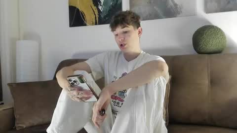 Snapshot of maxwellchik chatting on 09/27/25, 04:01 maxwellchik online show from 09/27/25, 04:01