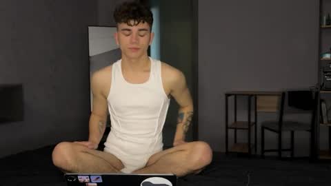 Snapshot of maxwoolf chatting on 05/02/26, 02:11 Max online show from 05/02/26, 02:11