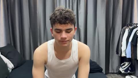 Snapshot of maxwoolf chatting on 05/21/26, 04:25 Max online show from 05/21/26, 04:25