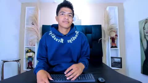 Snapshot of maxwyatt_1 chatting on 06/18/26, 11:25 Max Wyatt online show from 06/18/26, 11:25