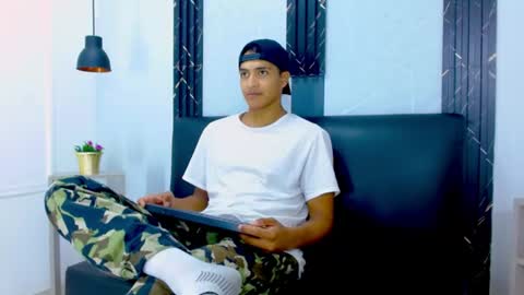 Snapshot of maxwyatt_1 chatting on 07/04/26, 11:44 Max Wyatt online show from 07/04/26, 11:44