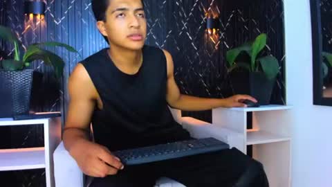 Snapshot of maxwyatt_1 chatting on 07/12/26, 07:16 Max Wyatt online show from 07/12/26, 07:16
