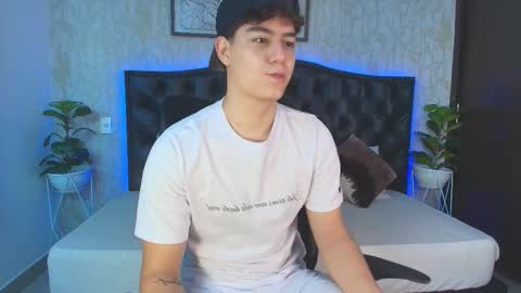 Snapshot of maxxicruz chatting on 11/30/25, 01:09 Maxxi online show from 11/30/25, 01:09
