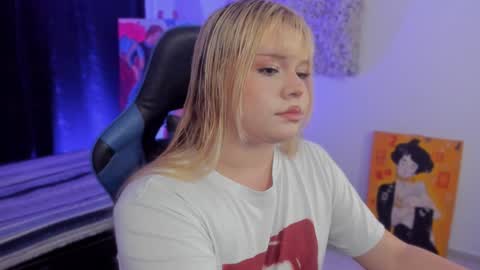 Maxine Minx online show from 12/31/24, 10:56