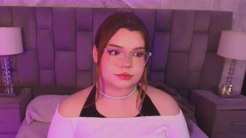 Maxine Minx online show from 11/11/25, 07:30