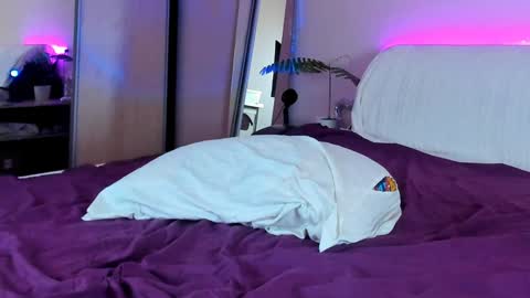 May Flower online show from 01/31/25, 01:45