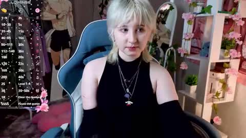 Snapshot of may_leaf chatting on 02/20/26, 03:25 Mary online show from 02/20/26, 03:25