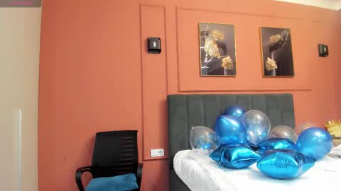 Mia online show from 03/11/25, 05:05