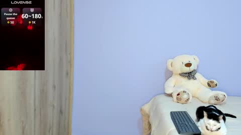 Snapshot of maya__fox chatting on 03/10/25, 10:02 OF mayitta19 online show from 03/10/25, 10:02