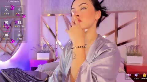 Snapshot of maya_blue_ chatting on 02/11/25, 06:51 Maya online show from 02/11/25, 06:51