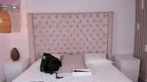 Snapshot of maya_blue_ chatting on 10/25/25, 04:20 Maya online show from 10/25/25, 04:20