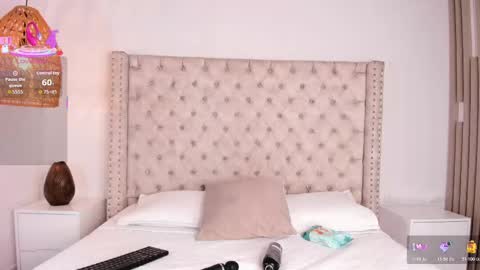 Snapshot of maya_blue_ chatting on 10/27/25, 03:43 Maya online show from 10/27/25, 03:43