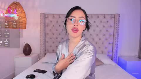 Snapshot of maya_blue_ chatting on 12/16/25, 04:06 Maya online show from 12/16/25, 04:06