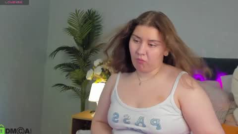 Snapshot of maya_raay chatting on 06/23/26, 01:25 Maya online show from 06/23/26, 01:25