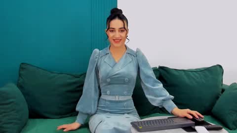 Maya online show from 02/08/25, 02:27