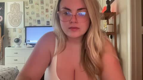 Snapshot of mayabellof chatting on 12/09/24, 06:46 Maya Belle online show from 12/09/24, 06:46