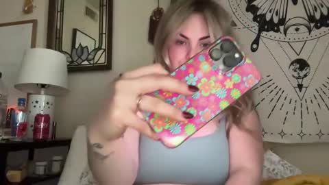 Snapshot of mayabellof chatting on 01/10/25, 11:18 Maya Belle online show from 01/10/25, 11:18