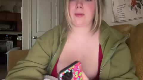 Snapshot of mayabellof chatting on 01/23/25, 12:14 Maya Belle online show from 01/23/25, 12:14