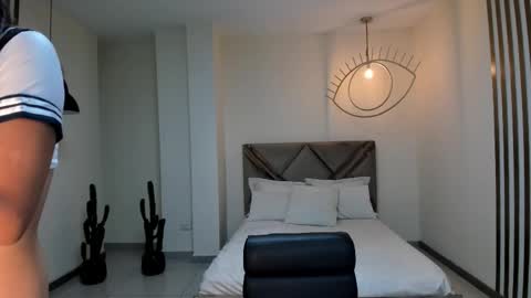 M A Y A    H O F F M A N online show from 01/17/26, 11:15