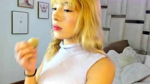 Snapshot of mayajhons chatting on 02/23/26, 12:35 Mayajhons online show from 02/23/26, 12:35