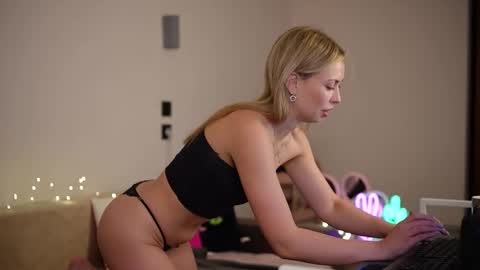 M A Y A online show from 11/02/25, 04:26