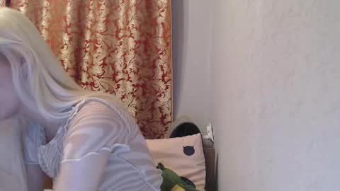 maybe_doll online show from 11/30/25, 06:45