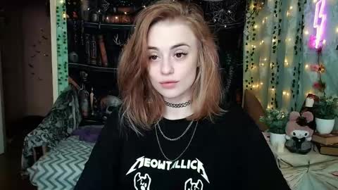 maybe_yours333 online show from 04/17/26, 11:57