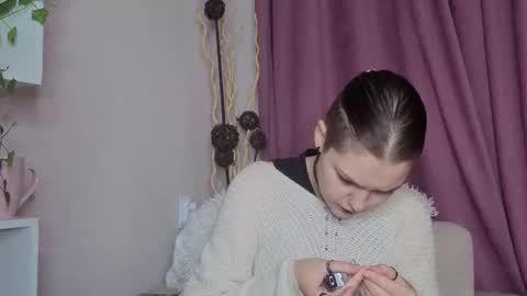 Snapshot of maybellspitz chatting on 01/06/26, 08:01 Lalli online show from 01/06/26, 08:01