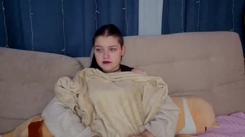 Snapshot of maybellspitz chatting on 01/07/26, 08:22 Lalli online show from 01/07/26, 08:22