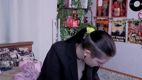 Snapshot of maybellspitz chatting on 01/15/26, 08:23 Lalli online show from 01/15/26, 08:23