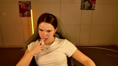 maybloom_ online show from 11/22/25, 05:28