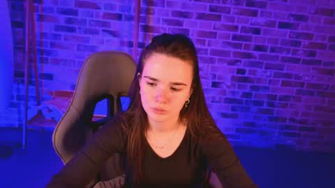 maybloom_ online show from 04/18/26, 10:08