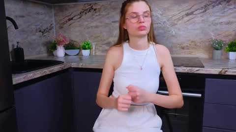 Mia online show from 02/11/25, 03:08