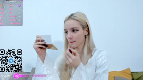 Snapshot of maydaguy chatting on 12/29/24, 03:33 Megan online show from 12/29/24, 03:33